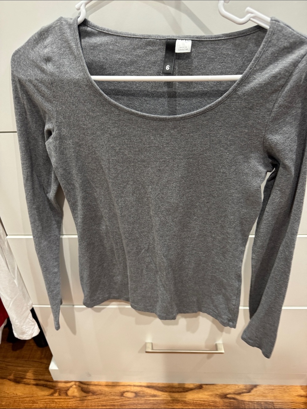 H&M Gray Scoop Neck Long Sleeve Top